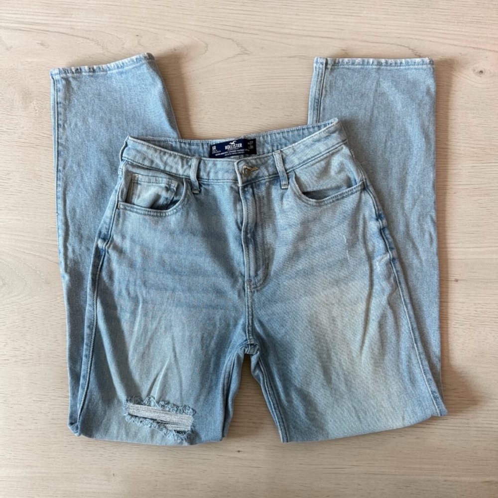 Hollister Light Wash Straight-Leg Jeans with Distressed Knee